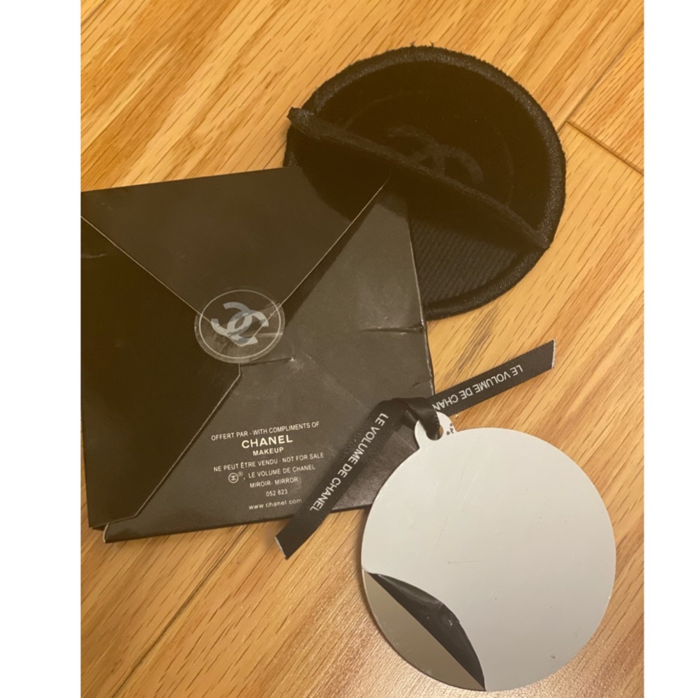 SOLD!!!! Make Up Pocket Mirror Chanel, New